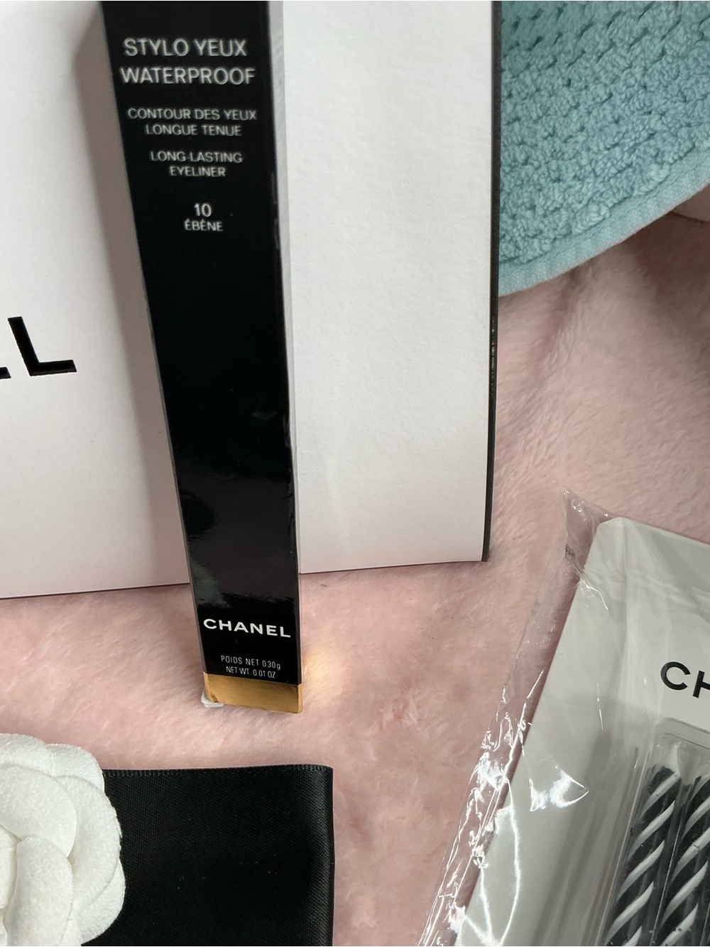 CHANEL Black & Lavender Eyeliner Set with Signature Packaging - Picture 5 of 9